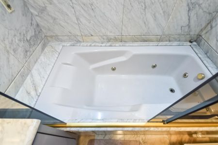 Apartamento à venda com 174m², 4 quartos e 4 vagas Apartamento à venda com 174m², 4 quartos e 4 vagasBanheiro da suíte 2