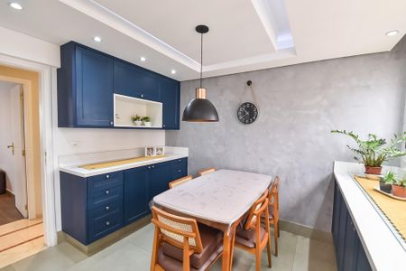 Apartamento à venda com 174m², 4 quartos e 4 vagas Apartamento à venda com 174m², 4 quartos e 4 vagasSala de almoço