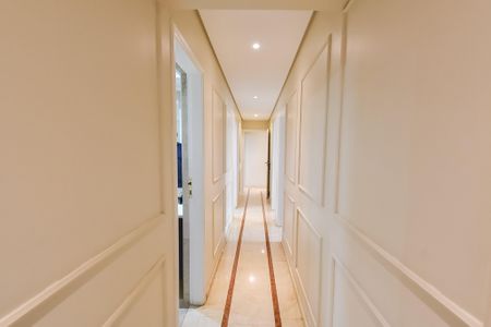 Apartamento à venda com 174m², 4 quartos e 4 vagas Apartamento à venda com 174m², 4 quartos e 4 vagasCorredor