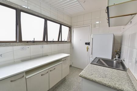 Apartamento à venda com 174m², 4 quartos e 4 vagas Apartamento à venda com 174m², 4 quartos e 4 vagasÁrea de serviço