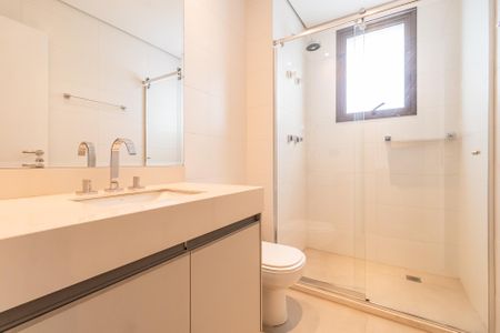 Apartamento para alugar com 285m², 3 quartos e 5 vagas Apartamento para alugar com 285m², 3 quartos e 5 vagasBanheiro da Suíte 2