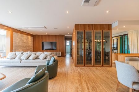 Apartamento para alugar com 285m², 3 quartos e 5 vagas Apartamento para alugar com 285m², 3 quartos e 5 vagasSala