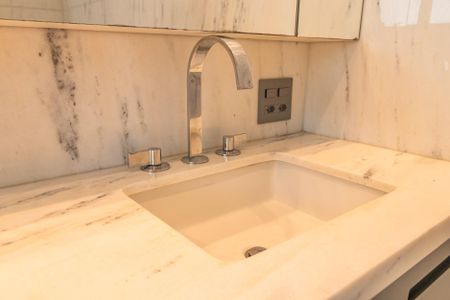 Apartamento para alugar com 285m², 3 quartos e 5 vagas Apartamento para alugar com 285m², 3 quartos e 5 vagasBanheiro da Suíte 3