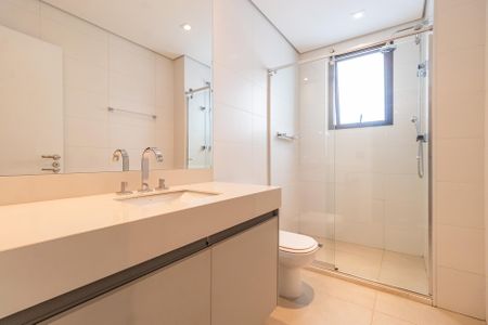 Apartamento para alugar com 285m², 3 quartos e 5 vagas Apartamento para alugar com 285m², 3 quartos e 5 vagasBanheiro da Suíte 1