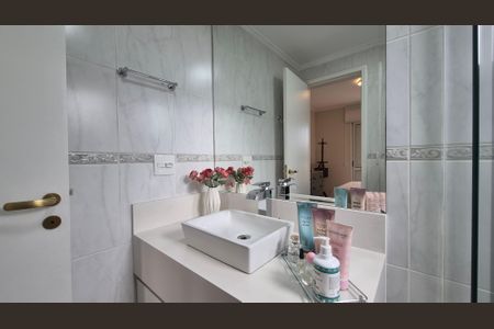 Apartamento à venda com 64m², 2 quartos e 1 vaga Apartamento à venda com 64m², 2 quartos e 1 vagaBanheiro da suíte