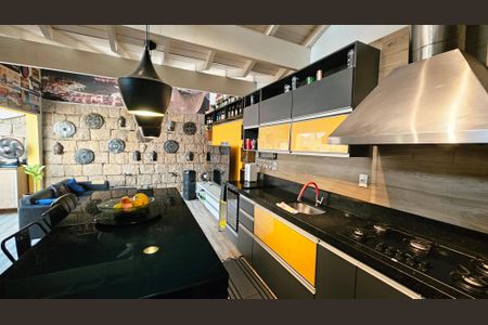 Casa de condomínio para alugar com 140m², 4 quartos e 3 vagas