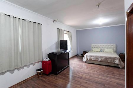 Casa à venda com 320m², 4 quartos e 5 vagasSuíte 