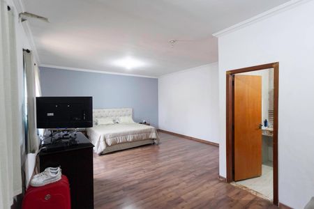 Casa à venda com 320m², 4 quartos e 5 vagasSuíte 