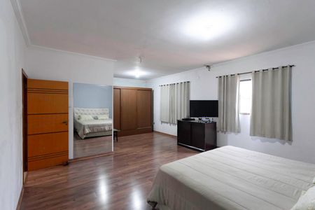 Casa à venda com 320m², 4 quartos e 5 vagasSuíte 