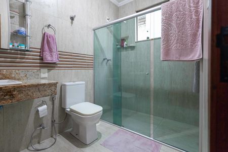 Casa à venda com 320m², 4 quartos e 5 vagasBanheiro da suíte 