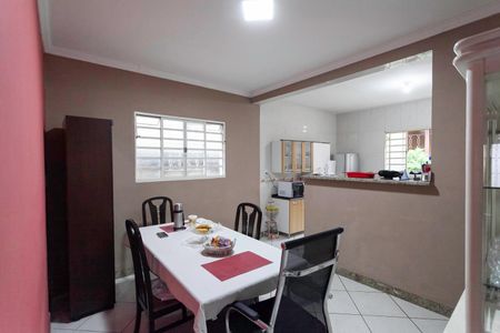 Casa à venda com 320m², 4 quartos e 5 vagasCopa