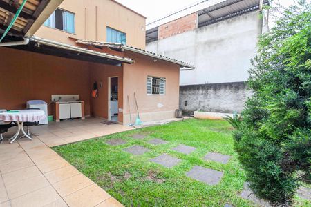 Casa à venda com 320m², 4 quartos e 5 vagasQuintal
