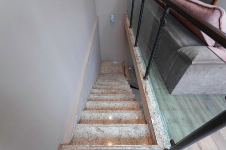 Casa à venda com 320m², 4 quartos e 5 vagasEscada