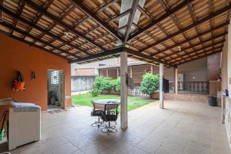 Casa à venda com 320m², 4 quartos e 5 vagasQuintal