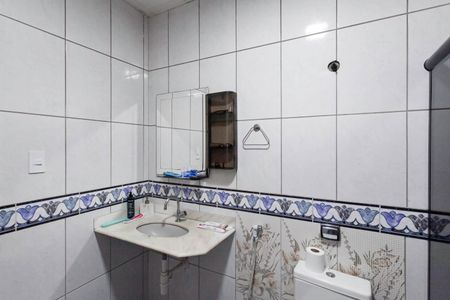 Casa à venda com 320m², 4 quartos e 5 vagasBanheiro social 