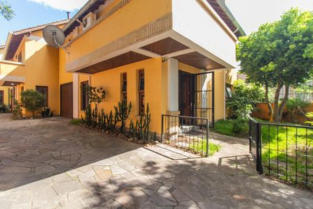 Casa de condomínio à venda com 236m², 3 quartos e 1 vagaFachada