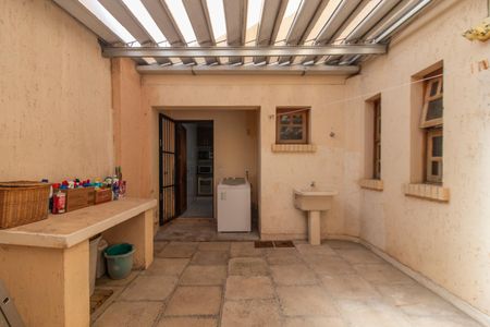 Casa de condomínio à venda com 236m², 3 quartos e 1 vagaQuintal