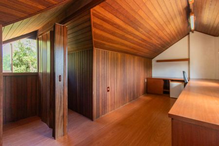 Casa de condomínio à venda com 236m², 3 quartos e 1 vagaEscritório