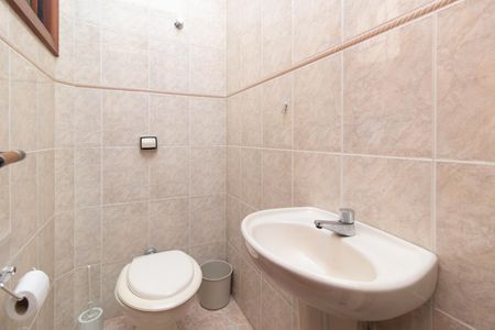 Casa de condomínio à venda com 236m², 3 quartos e 1 vagaLavabo