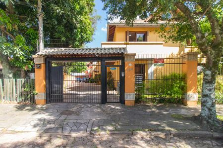 Casa de condomínio à venda com 236m², 3 quartos e 1 vagaFachada