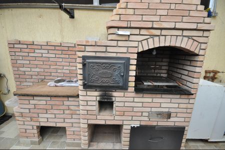 Casa à venda com 150m², 4 quartos e 2 vagasChurrasqueira, forno e fogão a lenha