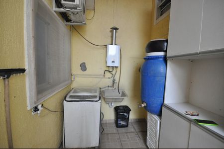 Casa à venda com 150m², 4 quartos e 2 vagasÁrea de serviço 1