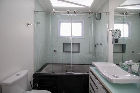 Apartamento à venda com 128m², 3 quartos e 2 vagas Apartamento à venda com 128m², 3 quartos e 2 vagasBanheiro da Suíte