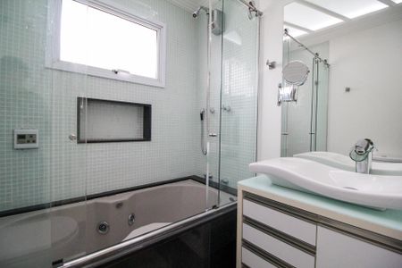 Apartamento à venda com 128m², 3 quartos e 2 vagas Apartamento à venda com 128m², 3 quartos e 2 vagasBanheiro da Suíte