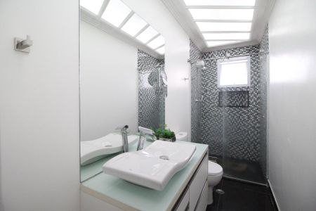 Apartamento à venda com 128m², 3 quartos e 2 vagas Apartamento à venda com 128m², 3 quartos e 2 vagasBanheiro