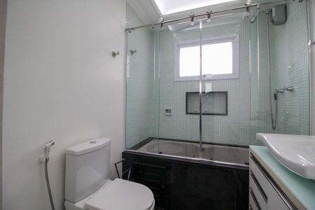 Apartamento à venda com 128m², 3 quartos e 2 vagas Apartamento à venda com 128m², 3 quartos e 2 vagasBanheiro da Suíte