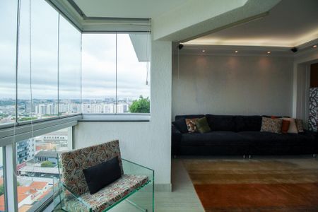 Apartamento à venda com 128m², 3 quartos e 2 vagas Apartamento à venda com 128m², 3 quartos e 2 vagasVaranda