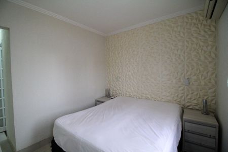 Apartamento à venda com 128m², 3 quartos e 2 vagas Apartamento à venda com 128m², 3 quartos e 2 vagasSuíte