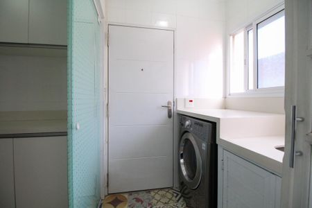 Apartamento à venda com 128m², 3 quartos e 2 vagas Apartamento à venda com 128m², 3 quartos e 2 vagasÁrea de Serviço