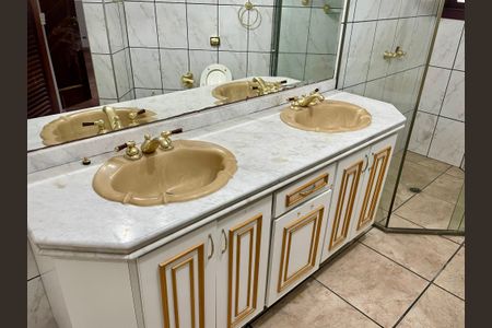 Casa para alugar com 300m², 4 quartos e 4 vagasBanheiro 1