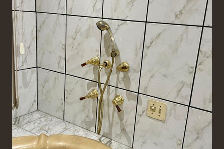 Casa para alugar com 300m², 4 quartos e 4 vagasBanheiro 1