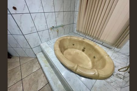 Casa para alugar com 300m², 4 quartos e 4 vagasBanheiro 1