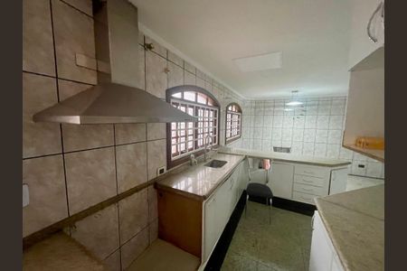 Casa para alugar com 300m², 4 quartos e 4 vagasCozinha