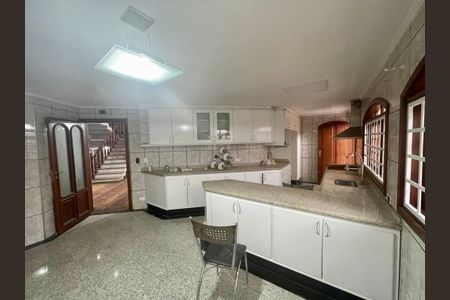 Casa para alugar com 300m², 4 quartos e 4 vagasCozinha