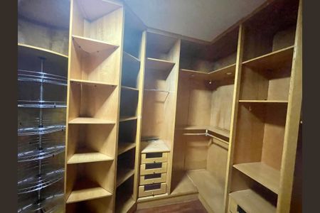 Casa para alugar com 300m², 4 quartos e 4 vagasCloset