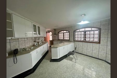 Casa para alugar com 300m², 4 quartos e 4 vagasCozinha