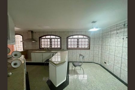 Casa para alugar com 300m², 4 quartos e 4 vagasCozinha