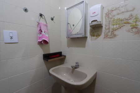 Casa para alugar com 140m², 3 quartos e 2 vagasBanheiro de baixo