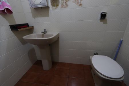 Casa para alugar com 140m², 3 quartos e 2 vagasBanheiro de baixo