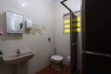 Casa para alugar com 140m², 3 quartos e 2 vagasBanheiro de baixo