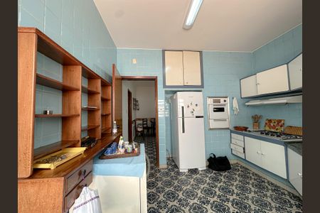 Casa para alugar com 800m², 4 quartos e 2 vagasCozinha