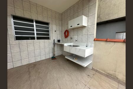 Casa para alugar com 200m², 2 quartos e 1 vagaQuintal