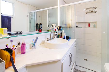 Apartamento à venda com 186m², 4 quartos e 3 vagasBanheiro da Suíte 2