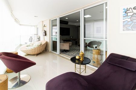 Apartamento à venda com 186m², 4 quartos e 3 vagasVaranda