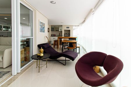 Apartamento à venda com 186m², 4 quartos e 3 vagasVaranda