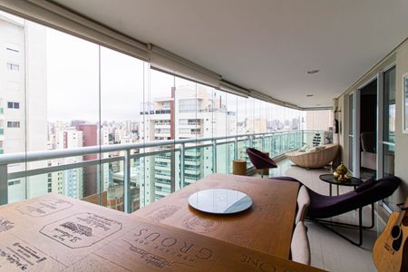 Apartamento à venda com 186m², 4 quartos e 3 vagasVaranda